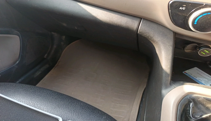 2014 Hyundai Grand i10 SPORTZ 1.2 KAPPA VTVT, Petrol, Manual, 1,36,922 km, interior