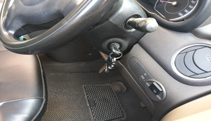 2013 Hyundai i10 MAGNA 1.2, Petrol, Manual, 1,96,471 km, interior