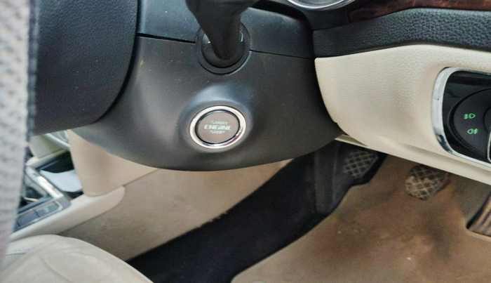 2014 Skoda Superb ELEGANCE 1.8 TSI MT, Petrol, Manual, 1,01,085 km, interior