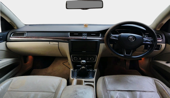 2014 Skoda Superb ELEGANCE 1.8 TSI MT, Petrol, Manual, 1,01,085 km, interior