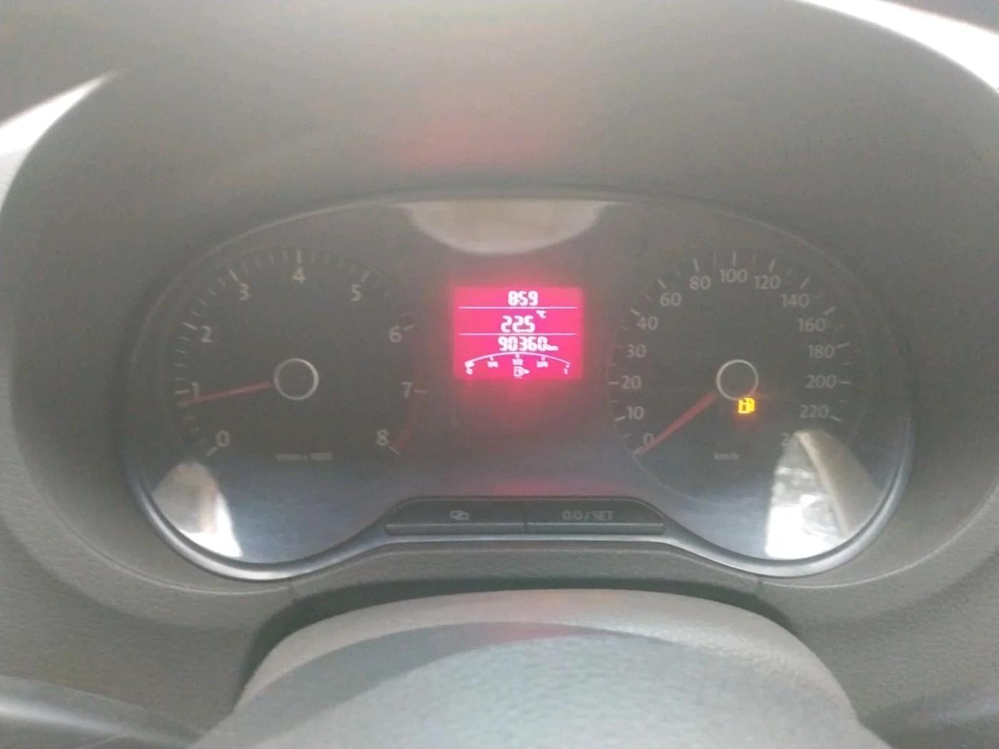 2011 Volkswagen Vento TRENDLINE 1.6, Petrol, Manual, 90,360 km, interior