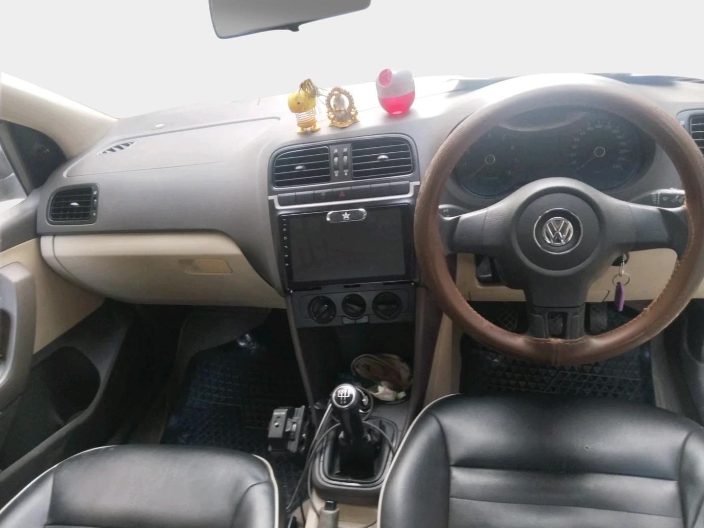 2011 Volkswagen Vento TRENDLINE 1.6, Petrol, Manual, 90,360 km, interior