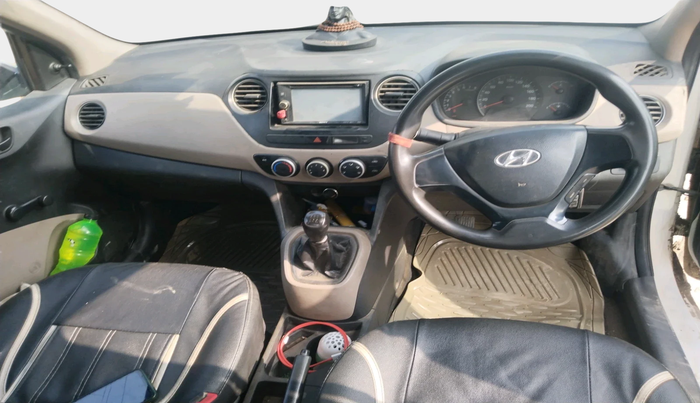 2016 Hyundai Xcent BASE 1.2, Petrol, Manual, 1,56,666 km, interior