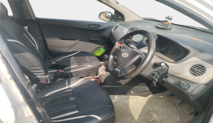 2016 Hyundai Xcent BASE 1.2, Petrol, Manual, 1,56,666 km, interior