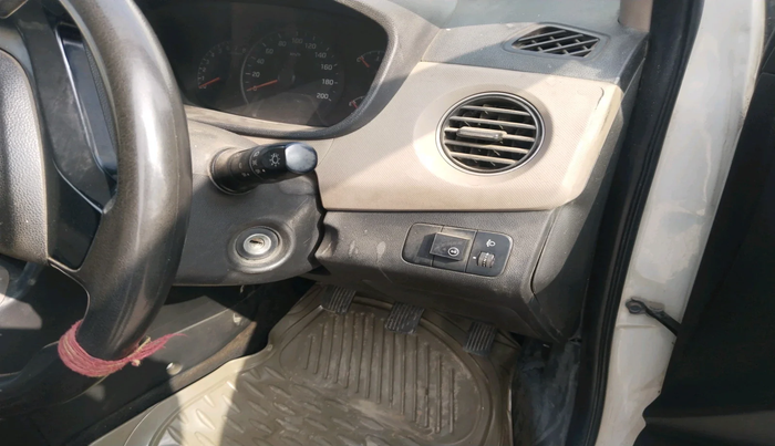 2016 Hyundai Xcent BASE 1.2, Petrol, Manual, 1,56,666 km, interior