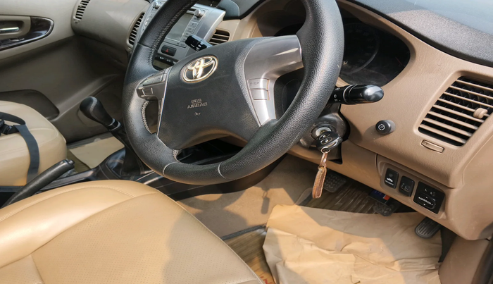 2015 Toyota Innova 2.5 VX 8 STR, Diesel, Manual, 1,69,894 km, interior