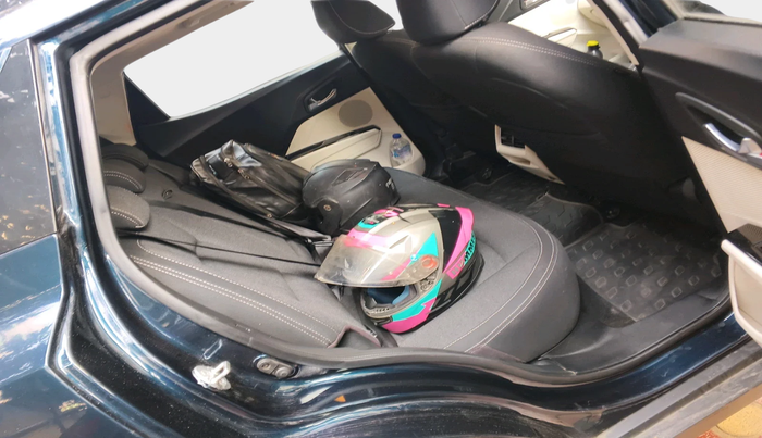 2024 Mahindra XUV 3XO AX5 1.2 L TCMPFi, Petrol, Manual, 22,280 km, interior