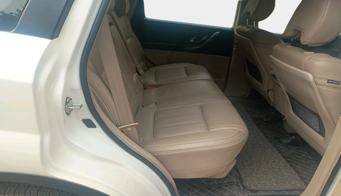 2016 Mahindra XUV500 W10 AT 1.99, Diesel, Automatic, 58,240 km, interior