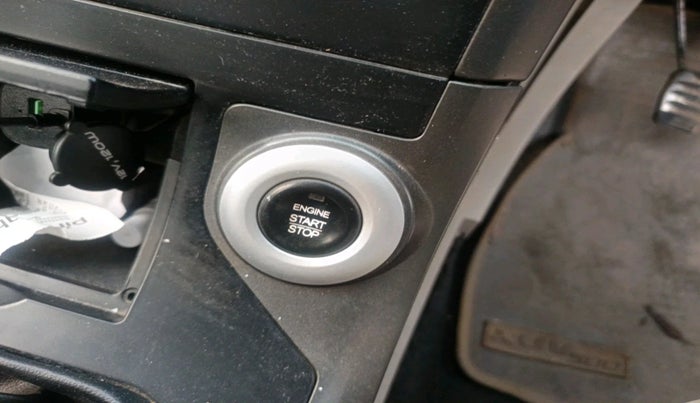 2016 Mahindra XUV500 W10 1.99, Diesel, Manual, 2,56,638 km, interior