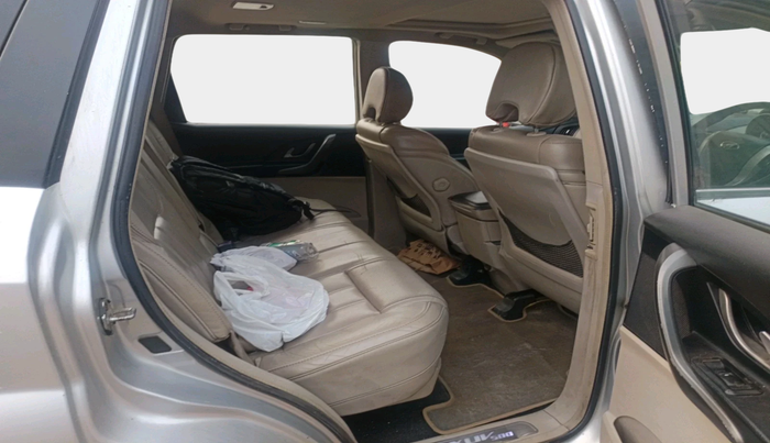 2016 Mahindra XUV500 W10 1.99, Diesel, Manual, 2,56,638 km, interior
