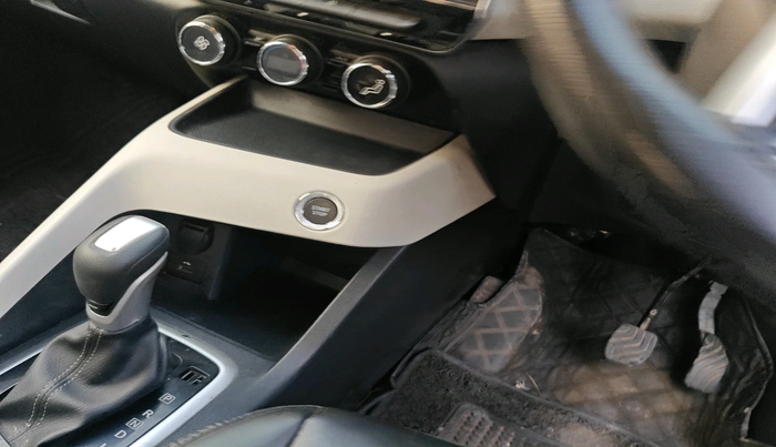 2023 Nissan MAGNITE XV TURBO CVT, Petrol, Automatic, 42,945 km, interior