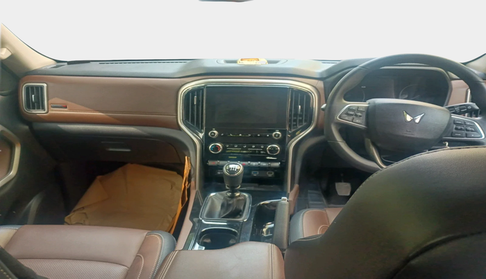 2024 Mahindra SCORPIO-N Z8 Select Petrol MT, Petrol, Manual, 9,599 km, interior