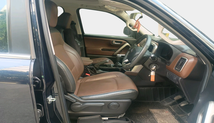 2024 Mahindra SCORPIO-N Z8 Select Petrol MT, Petrol, Manual, 9,599 km, interior