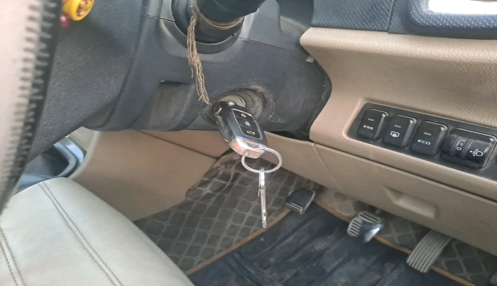 2016 Mahindra TUV300 T8, Diesel, Manual, 1,56,417 km, interior