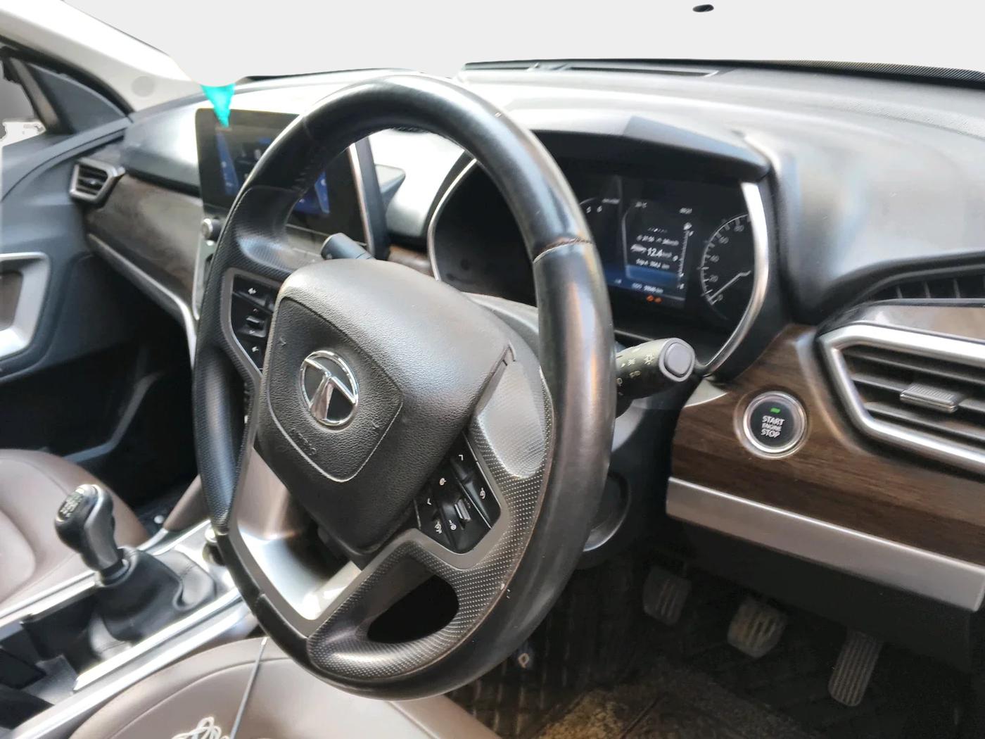 2019 Tata Harrier XZ 2.0L, Diesel, Manual, 8,00,000 km, interior