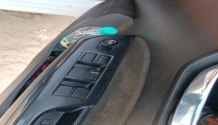 2015 Maruti Swift VXI, Petrol, Manual, 65,813 km, interior