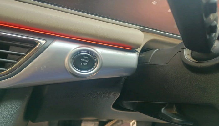 2025 Mahindra XUV700 AX 7 D AT 7 STR, Diesel, Automatic, 32,640 km, interior