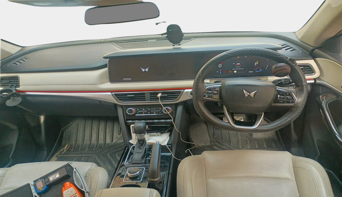 2025 Mahindra XUV700 AX 7 D AT 7 STR, Diesel, Automatic, 32,640 km, interior