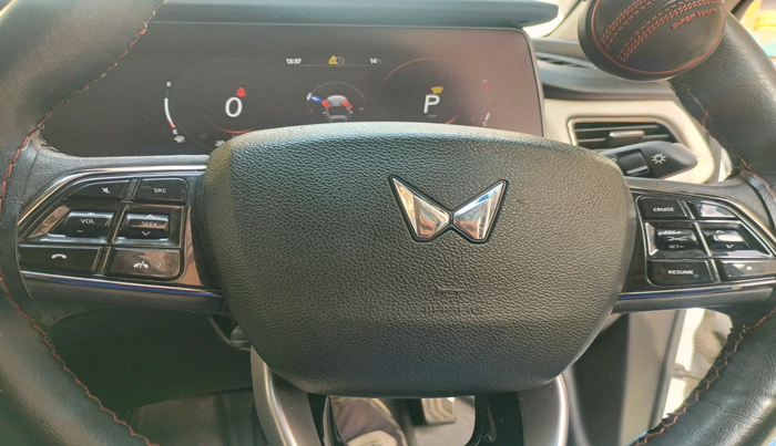 2025 Mahindra XUV700 AX 7 D AT 7 STR, Diesel, Automatic, 32,640 km, interior