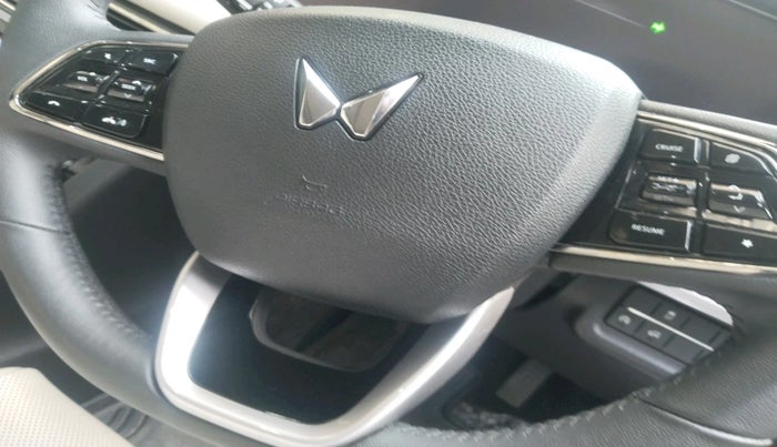 2024 Mahindra XUV700 AX 7 LUXURY P AT 7 STR, Petrol, Automatic, 5,622 km, interior