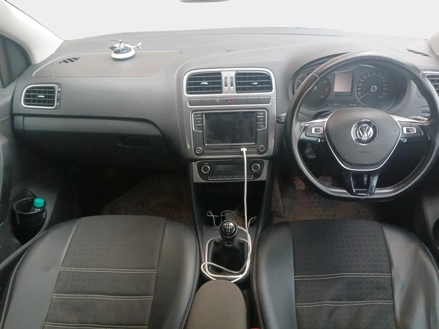 2018 Volkswagen Polo HIGHLINE PLUS 1.2(16 ALLOY, Petrol, Manual, 64,000 km, interior