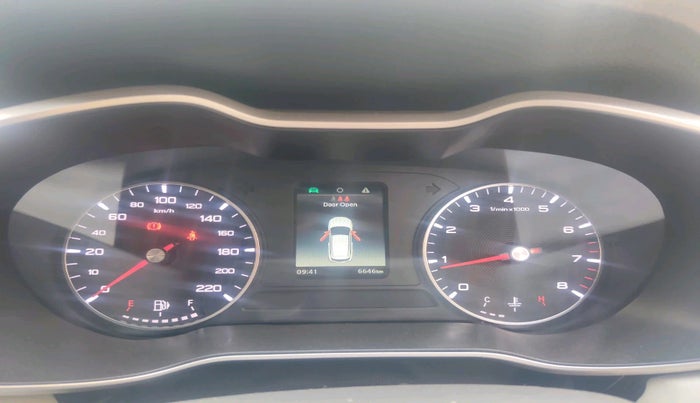 2024 MG ASTOR Sprint 1.5 MT (Ivory), Petrol, Manual, 6,646 km, interior