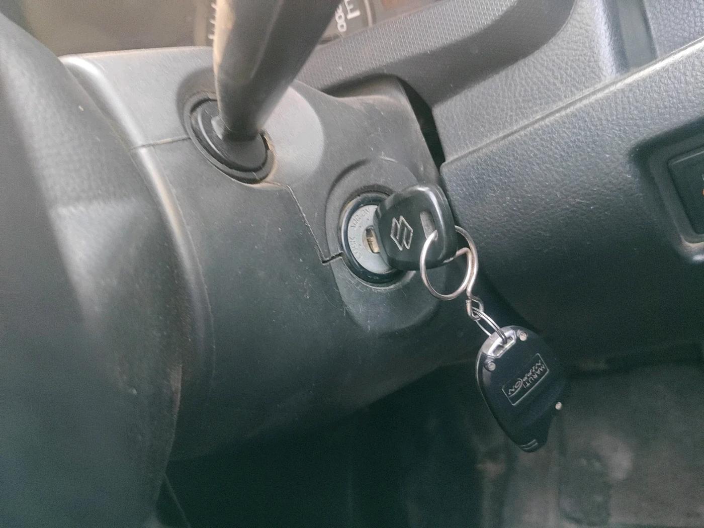 2014 Maruti Swift LXI, CNG, Manual, 1,04,976 km, interior