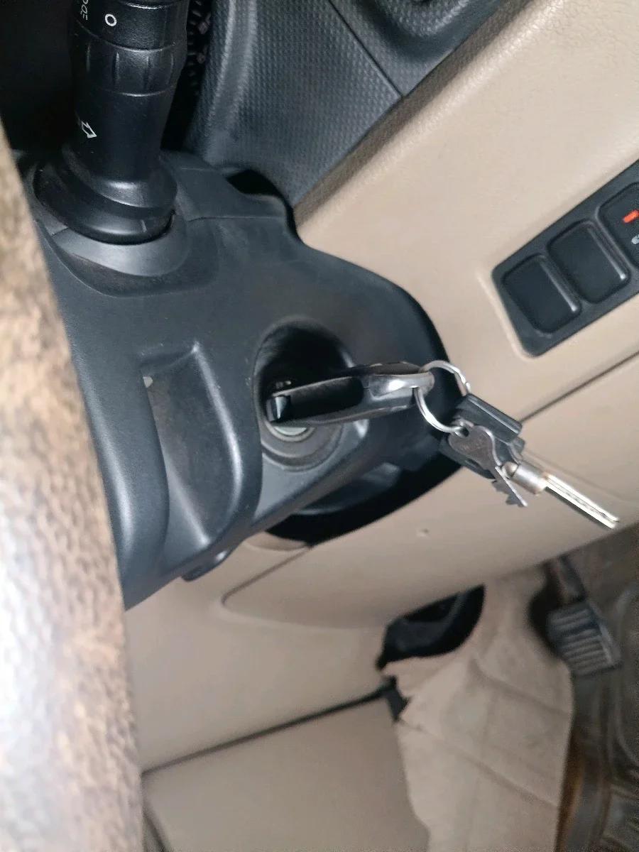 2017 Mahindra TUV300 T4 PLUS, Diesel, Manual, 77,502 km, interior