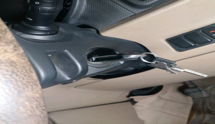 2017 Mahindra TUV300 T4 PLUS, Diesel, Manual, 77,502 km, interior