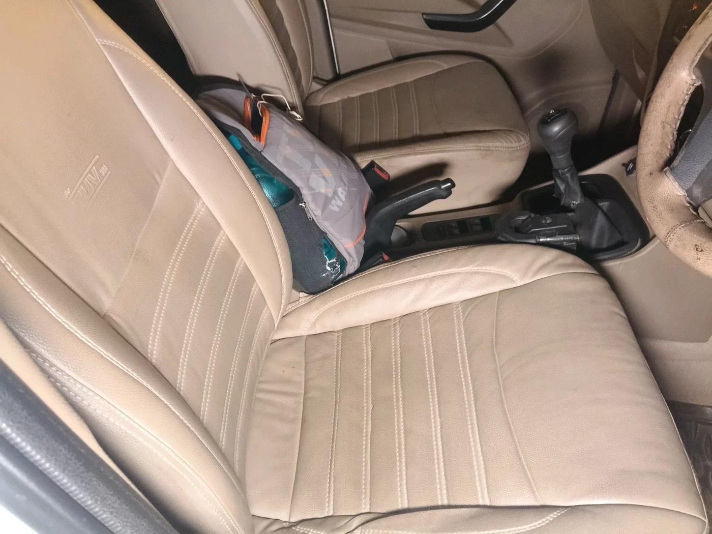 2017 Mahindra TUV300 T4 PLUS, Diesel, Manual, 77,502 km, interior