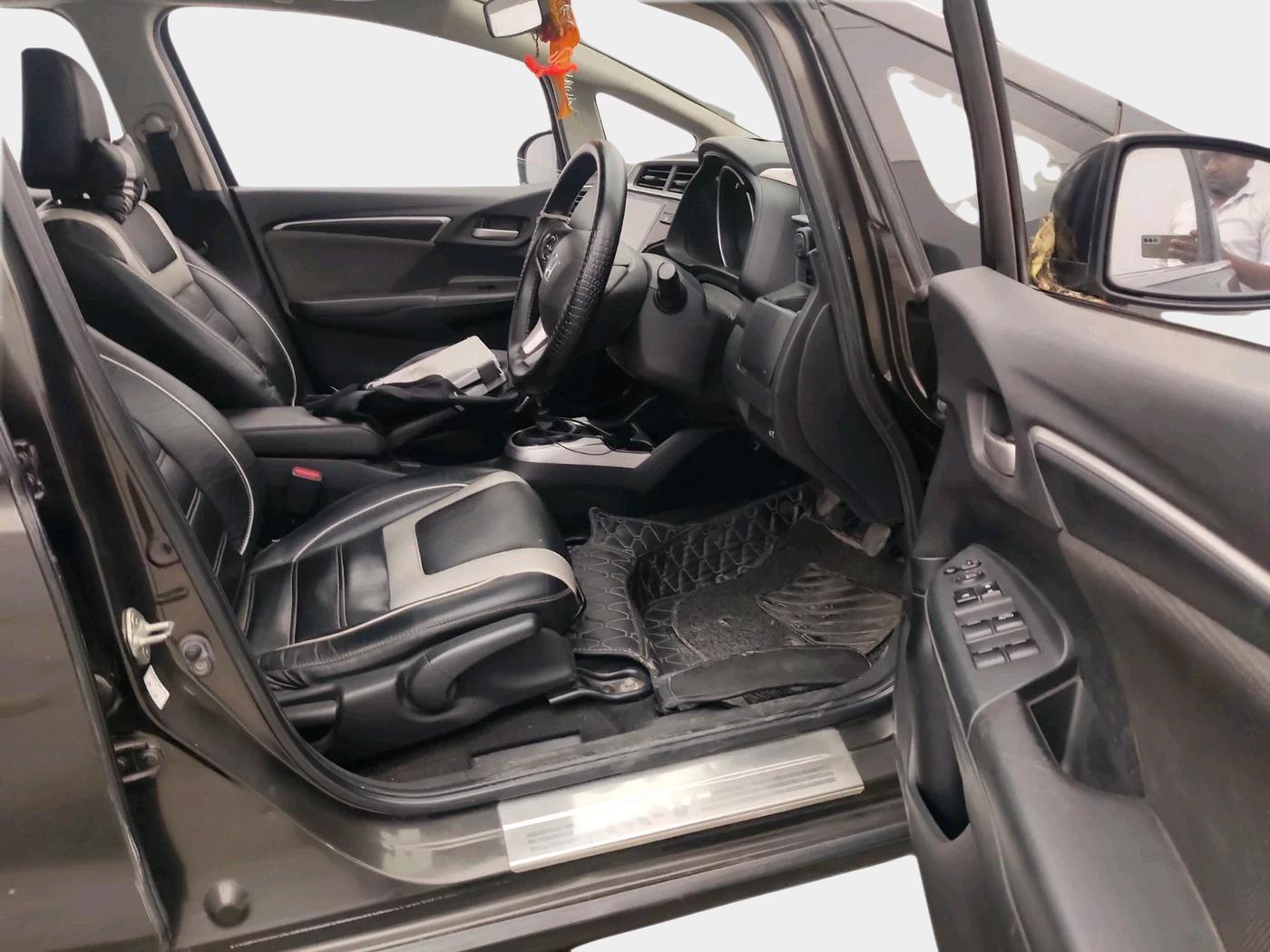 2017 Honda WR-V 1.5L I-DTEC VX MT, Diesel, Manual, 1,35,974 km, interior