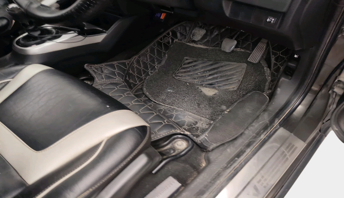 2017 Honda WR-V 1.5L I-DTEC VX MT, Diesel, Manual, 1,35,974 km, interior