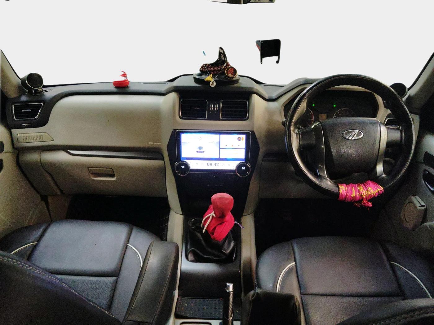 2018 Mahindra Scorpio S7, Diesel, Manual, 78,164 km, interior