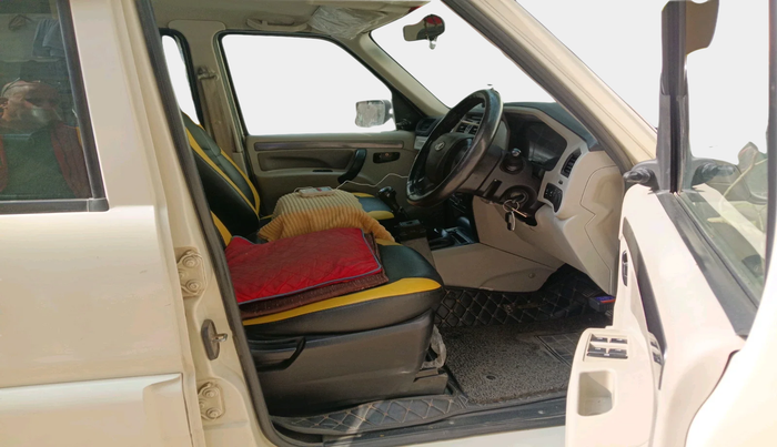 2018 Mahindra Scorpio S5, Diesel, Manual, 96,269 km, interior