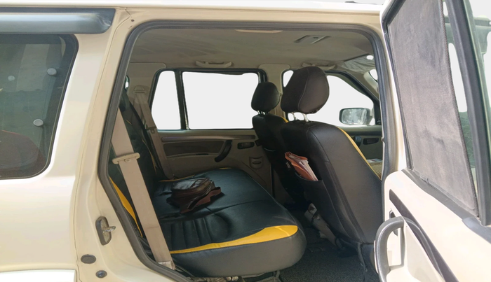 2018 Mahindra Scorpio S5, Diesel, Manual, 96,269 km, interior