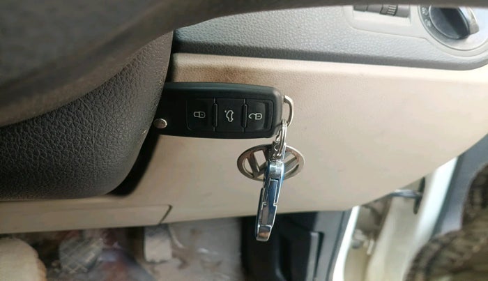 2013 Volkswagen Polo COMFORTLINE 1.2L PETROL, Petrol, Manual, 66,421 km, interior