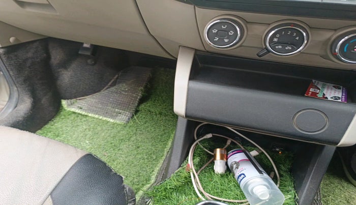 2019 Renault TRIBER RXT, Petrol, Manual, 74,650 km, interior