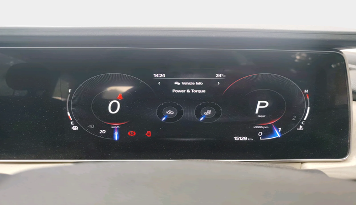 2022 Mahindra XUV700 AX 3 P AT 5 STR, Petrol, Automatic, 15,129 km, interior