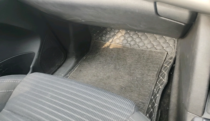 2022 Mahindra XUV700 AX 3 P AT 5 STR, Petrol, Automatic, 15,129 km, interior