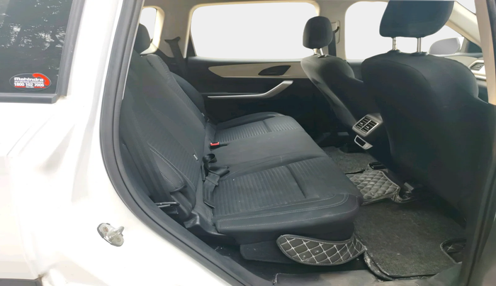 2022 Mahindra XUV700 AX 3 P AT 5 STR, Petrol, Automatic, 15,129 km, interior