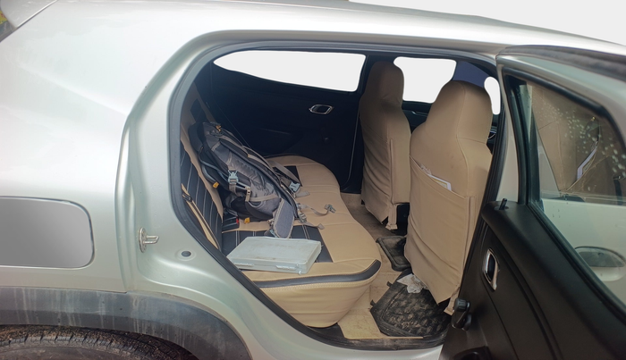 2018 Renault Kwid RXT 1.0 (O), Petrol, Manual, 13,588 km, interior