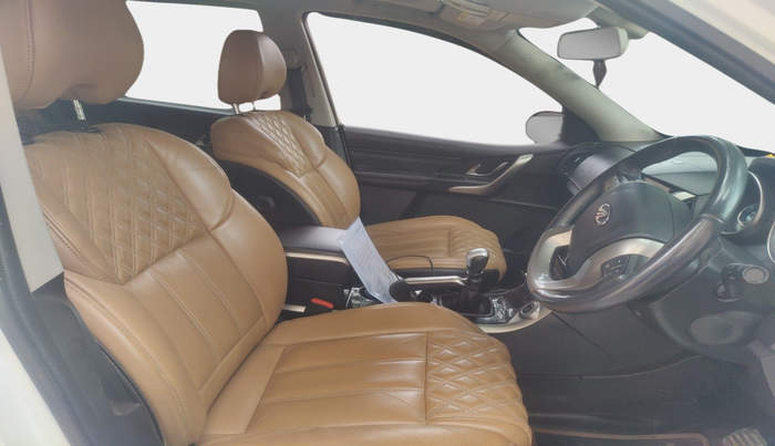 2018 Mahindra XUV500 W11, Diesel, Manual, 69,669 km, interior