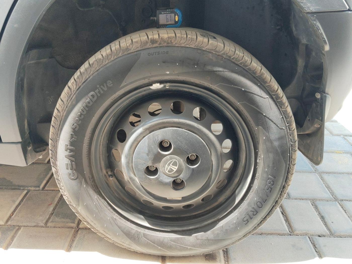 2024 Tata PUNCH PURE MT, Petrol, Manual, 10,655 km, tyre