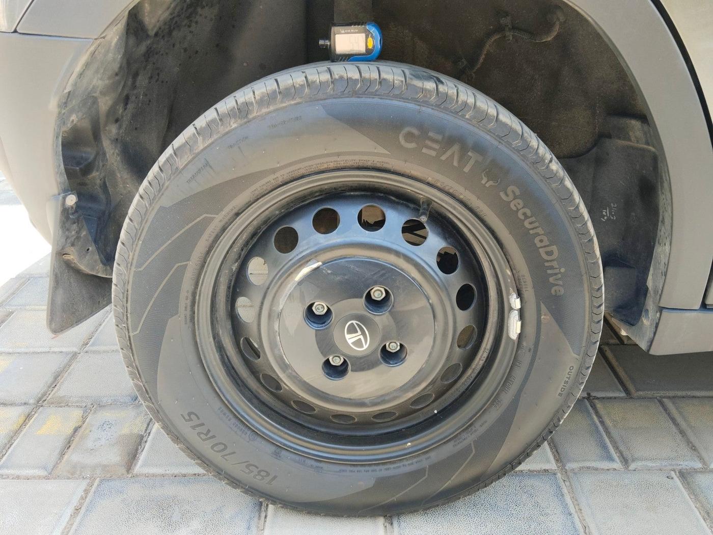 2024 Tata PUNCH PURE MT, Petrol, Manual, 10,655 km, tyre