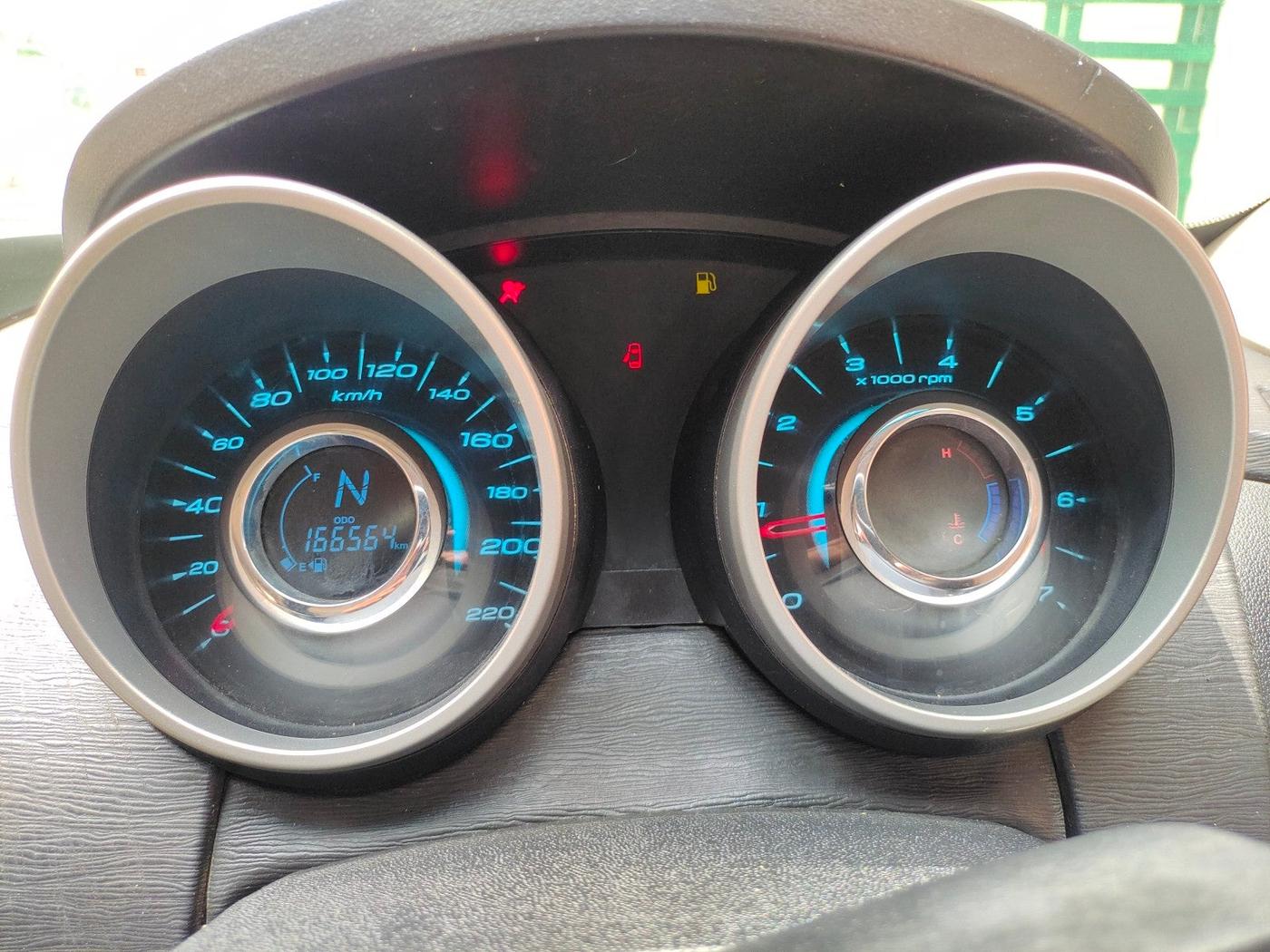 2015 Mahindra XUV500 W6, Diesel, Manual, 1,66,570 km, interior