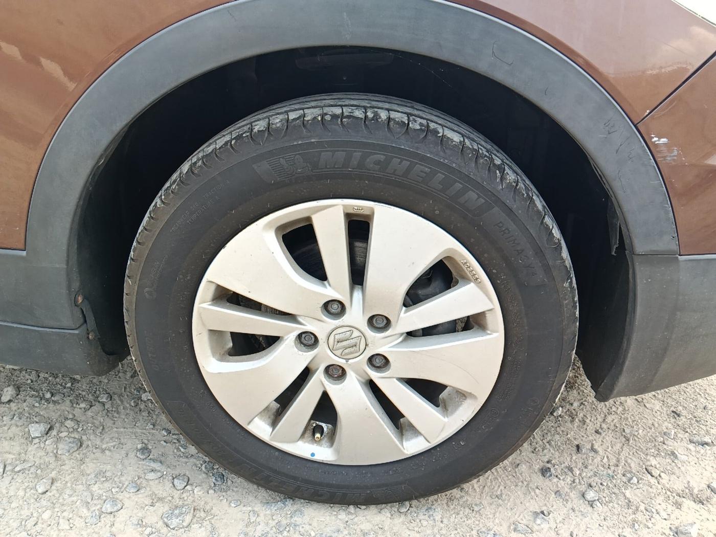 2015 Maruti S Cross DELTA 1.6, Diesel, Manual, 73,425 km, tyre