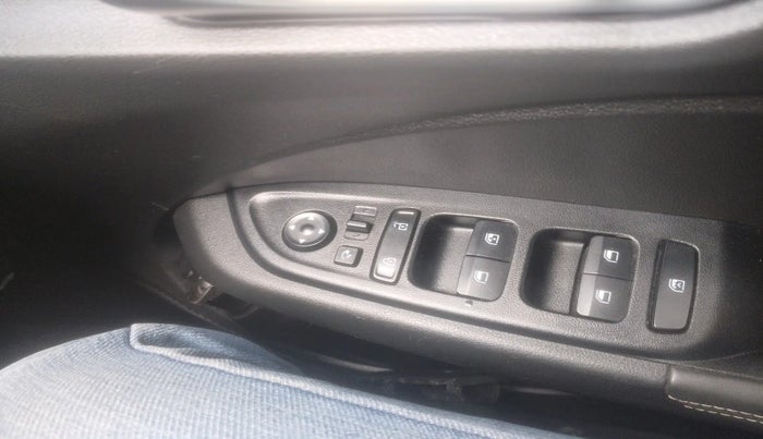 2020 Hyundai VENUE SX 1.0 (O) TURBO, Petrol, Manual, 46,501 km, interior