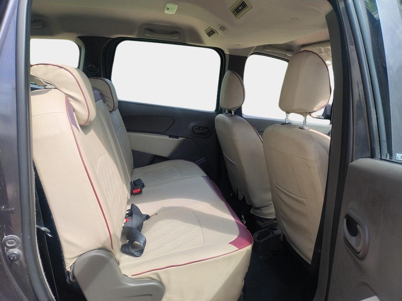 2017 Renault Lodgy 110 PS RXL STEPWAY 8 STR, Diesel, Manual, 32,000 km, interior