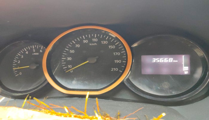 2015 Renault Duster RXL 85PS EXPLORE, Diesel, Manual, 35,668 km, interior