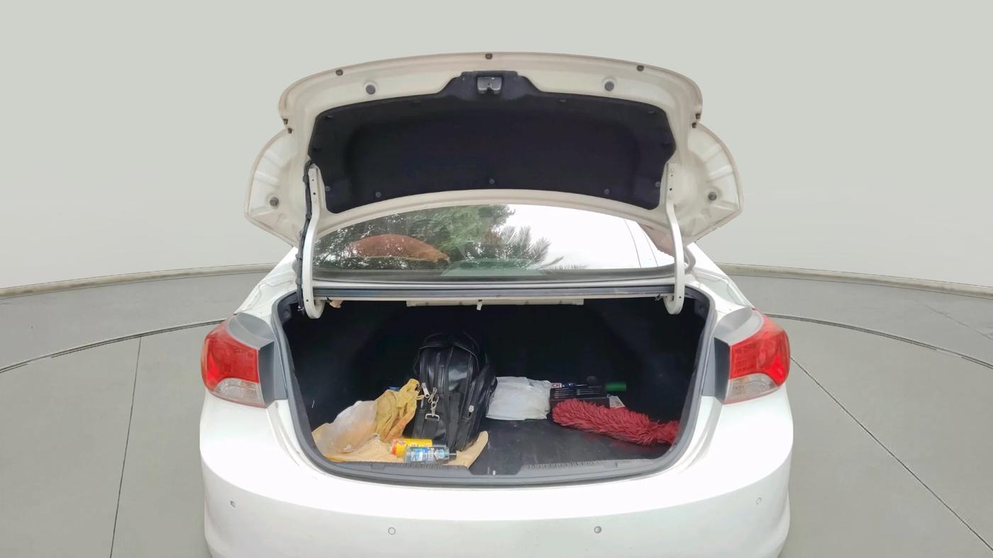 2013 Hyundai New Elantra 1.8 SX MT VTVT, Petrol, Manual, 1,88,348 km, exterior